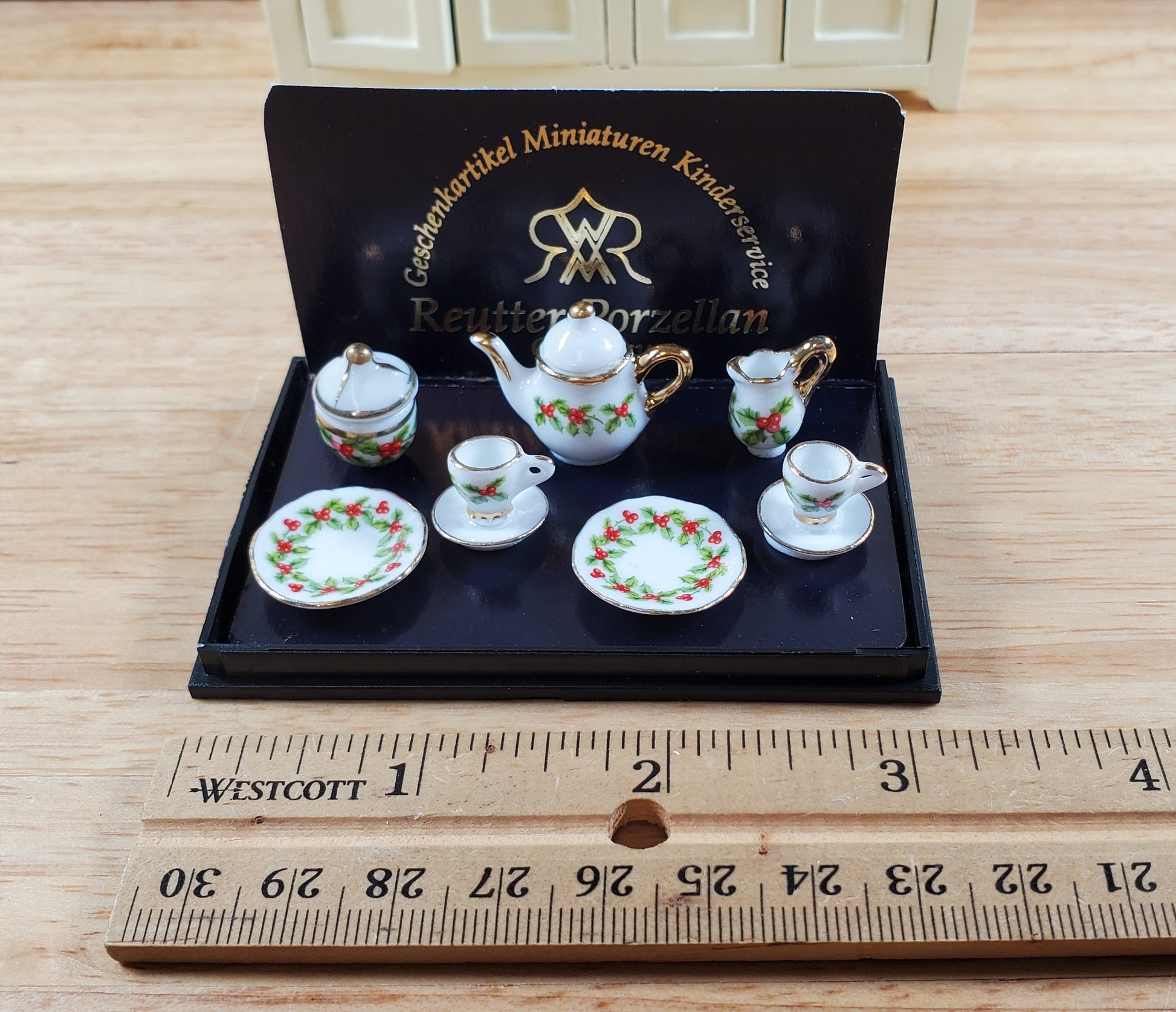 Dollhouse Tea Set Mistletoe Reutter Porcelain 1:12 Scale Teapot Cups Cream Sugar