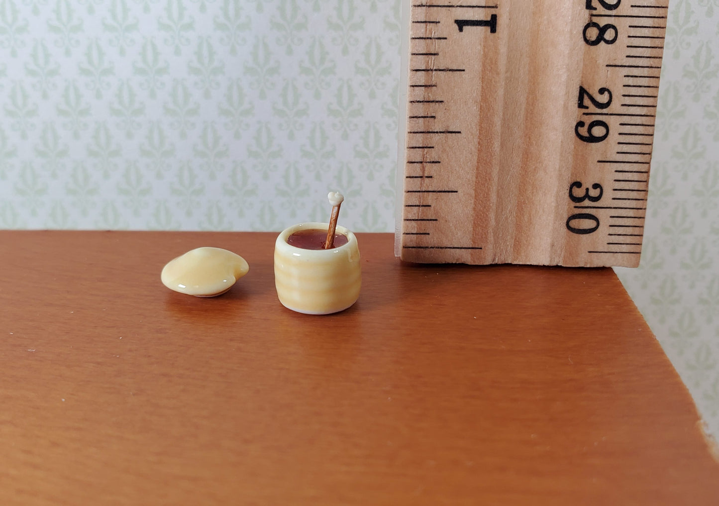 Dollhouse Tiny Honey Jar with Dipper Ceramic 1:12 Scale Miniature Food