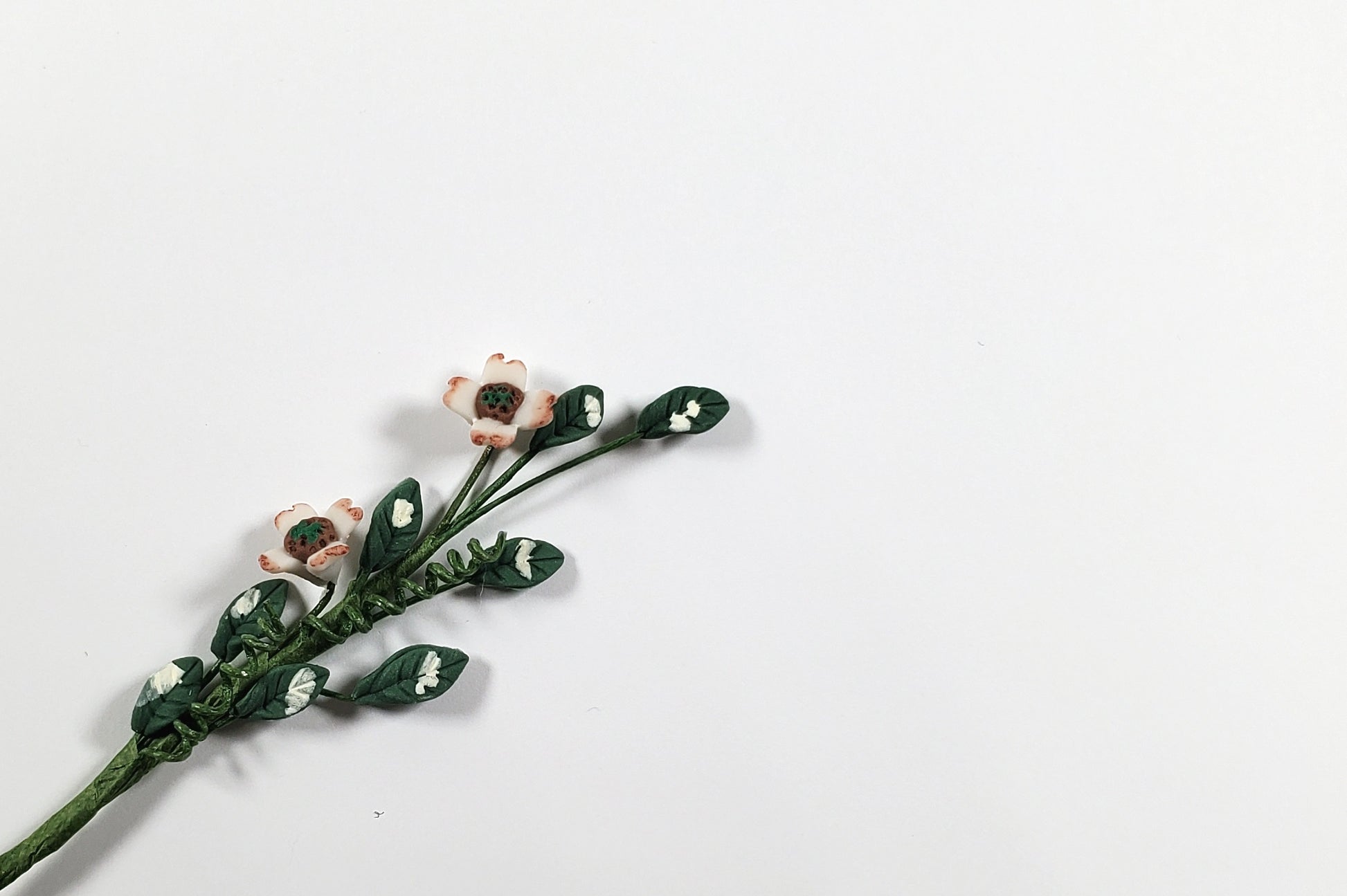 Dollhouse Small Dogwood Single Long Vine Stem with Foliage 1:12 Scale Miniature