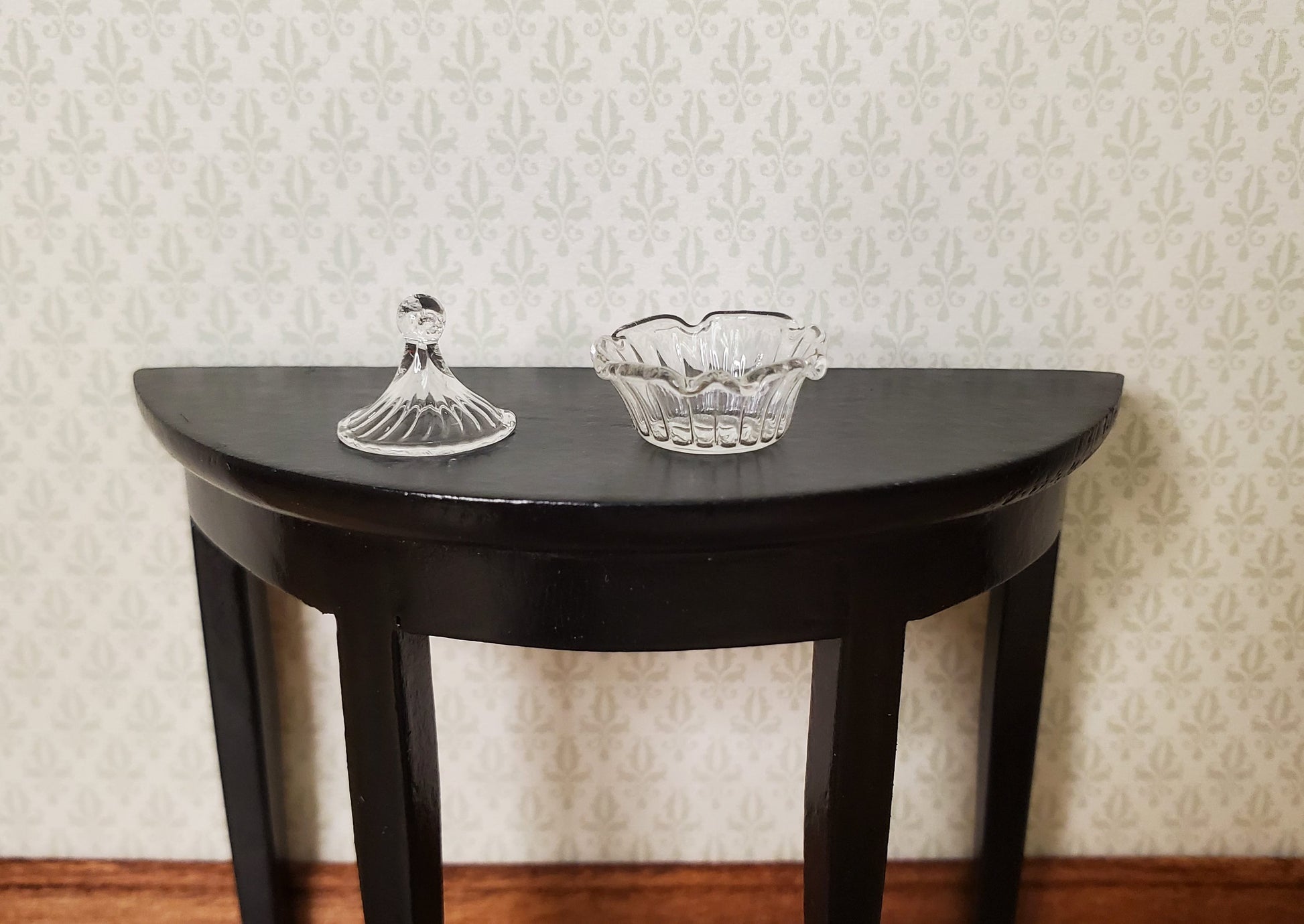 Dollhouse Small Round Dish with Lid Ribbed 1:12 Scale Miniature