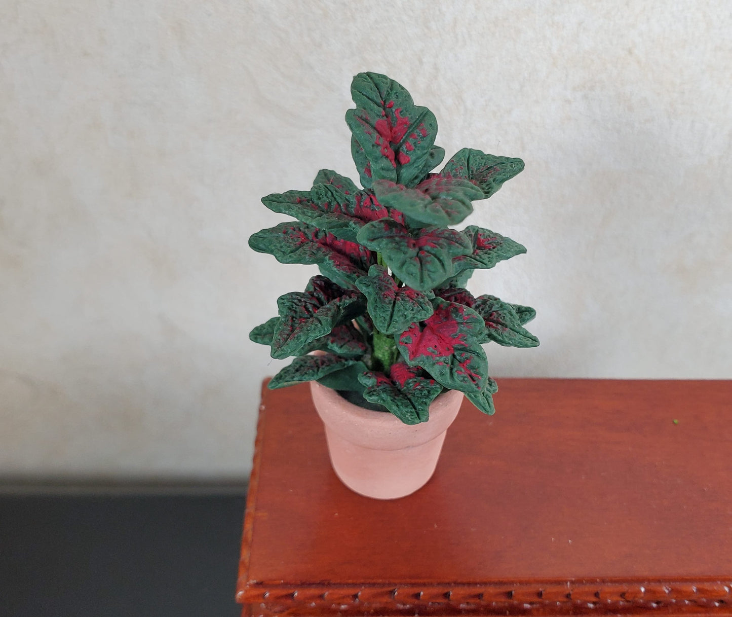 Dollhouse Large Tropical Houseplant Dark Green with Red Leaves 1:12 Scale
