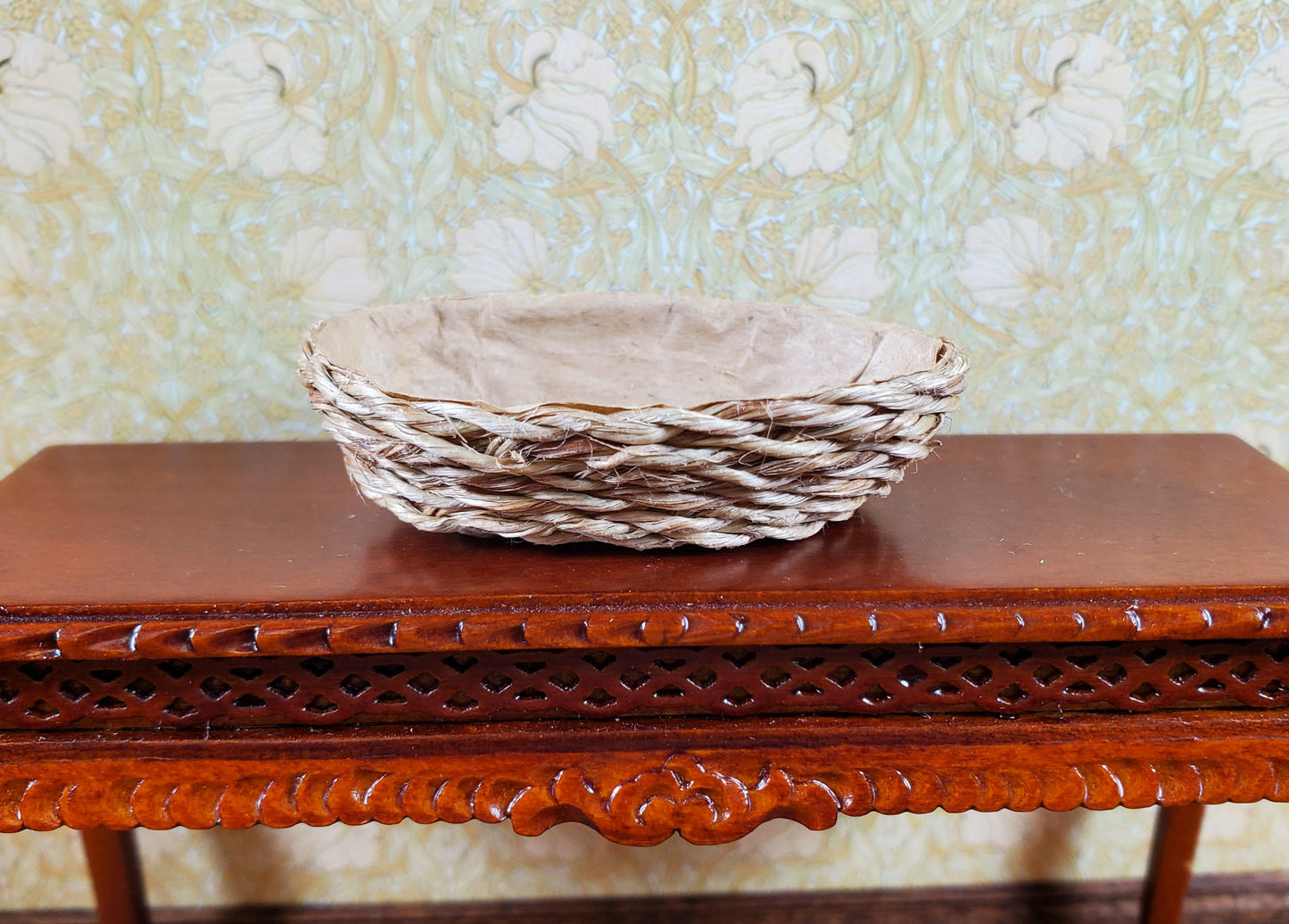 Dollhouse Natural Fiber Large Oval Basket 1:12 Scale Miniature