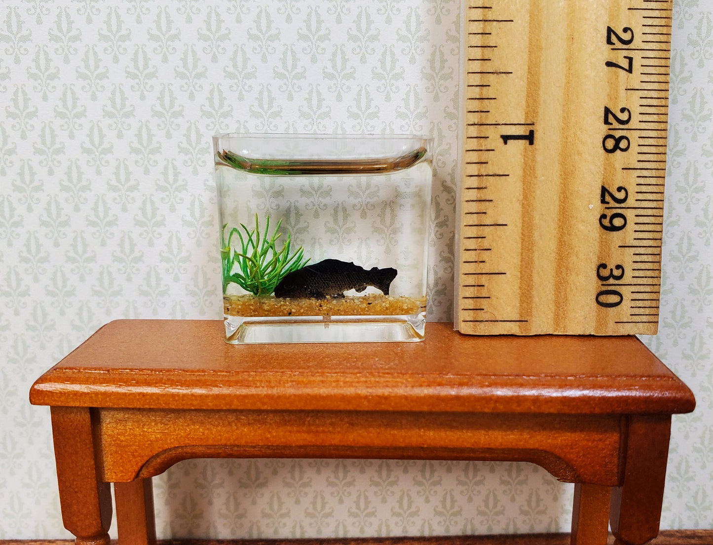 Dollhouse Black Fish in Tank Bowl Aquarium 1:12 Scale Modern Miniatures