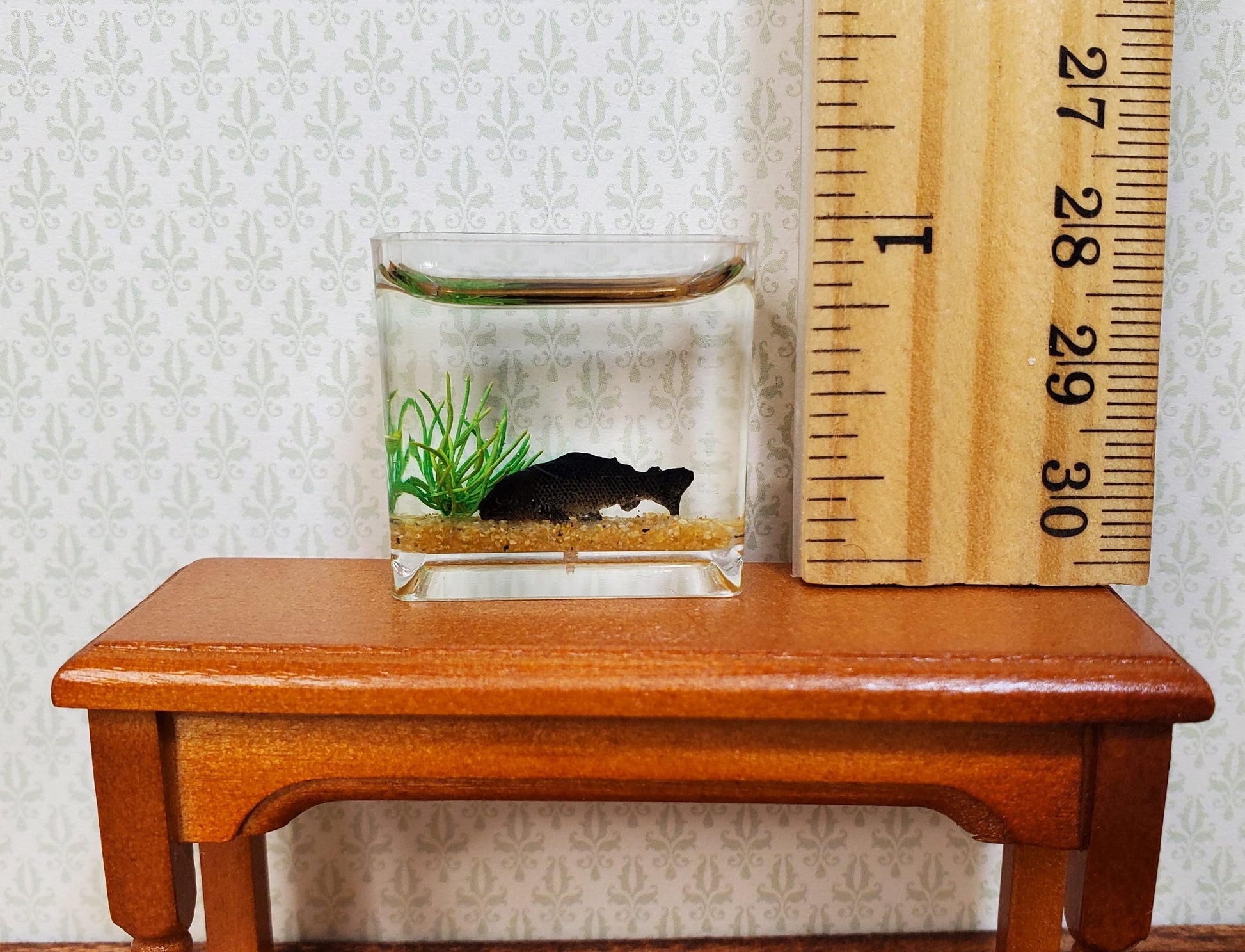 Dollhouse Black Fish in Tank Bowl Aquarium 1:12 Scale Modern Miniatures