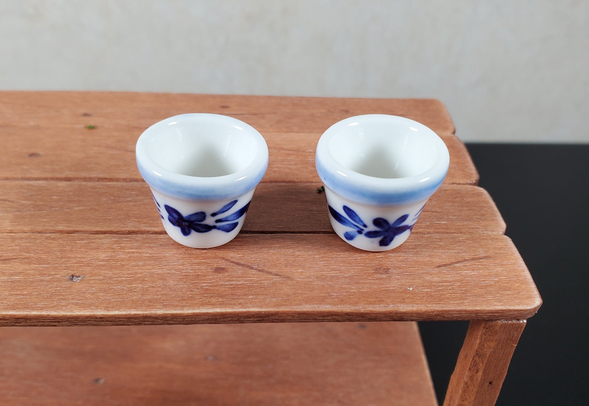 Dollhouse Blue and White Ceramic Pots Set of 2 1:12 Scale Miniature
