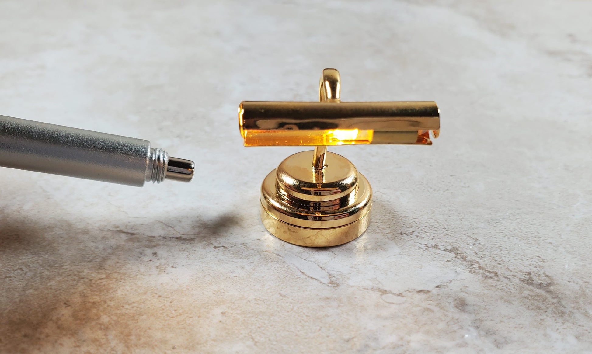 Dollhouse Picture Light or Piano Lamp Battery Operated with Wand 1:12 Miniature