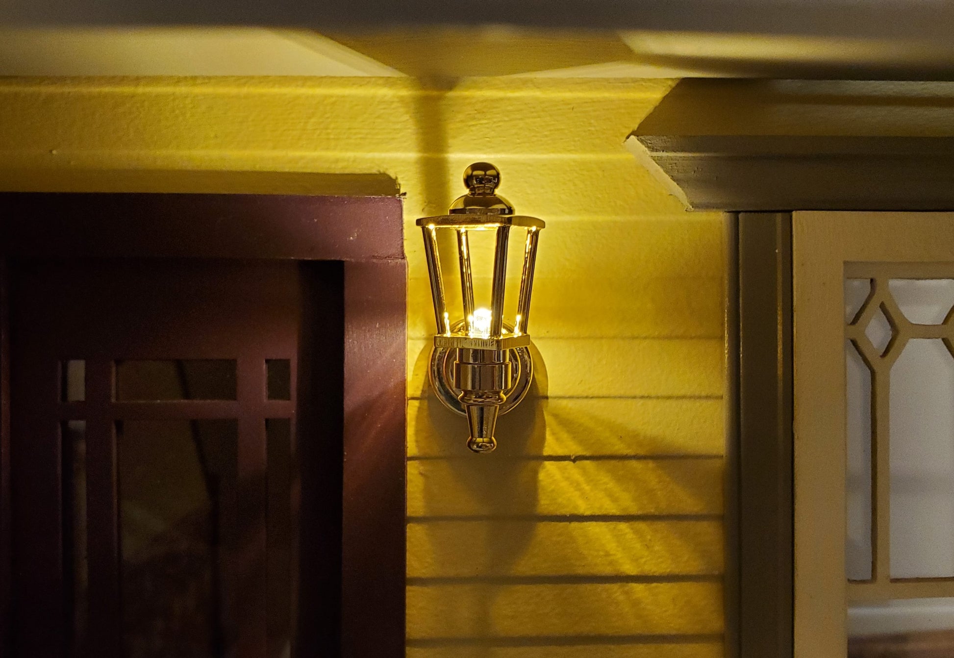 Dollhouse Coach Lamp Gold Metal Large Wand Battery Operated 1:12 Scale Miniature