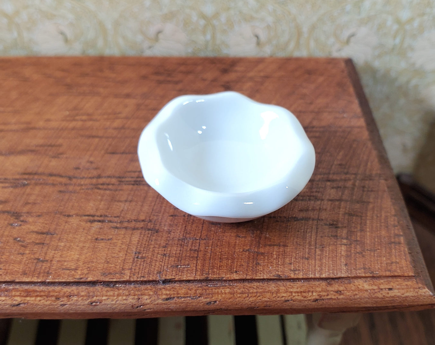 Dollhouse Large White Fluted Ceramic Bowl 1:12 Scale Miniature