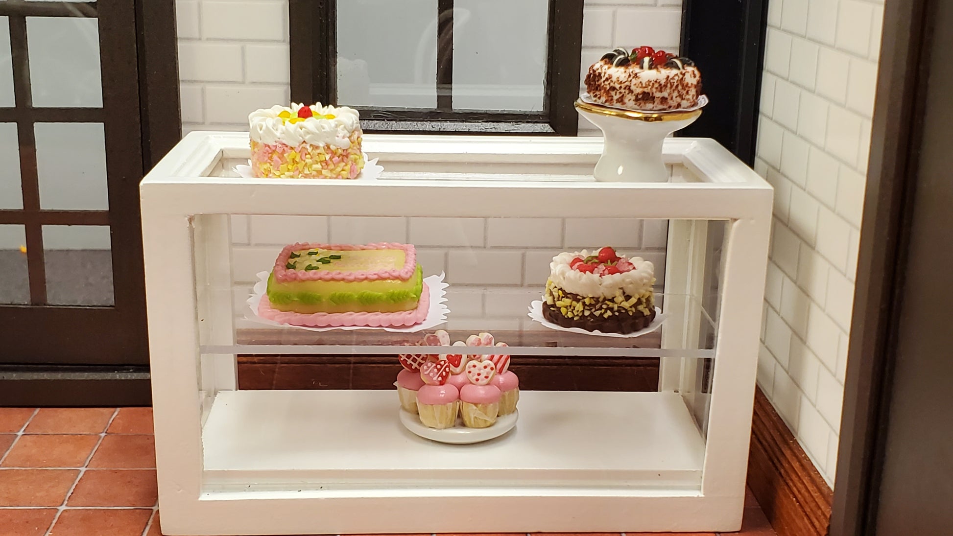 Dollhouse Valentine's Day Cupcakes 1:12 Scale Miniature Dessert Food