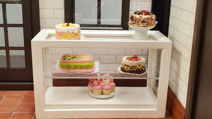 Dollhouse Valentine's Day Cupcakes 1:12 Scale Miniature Dessert Food