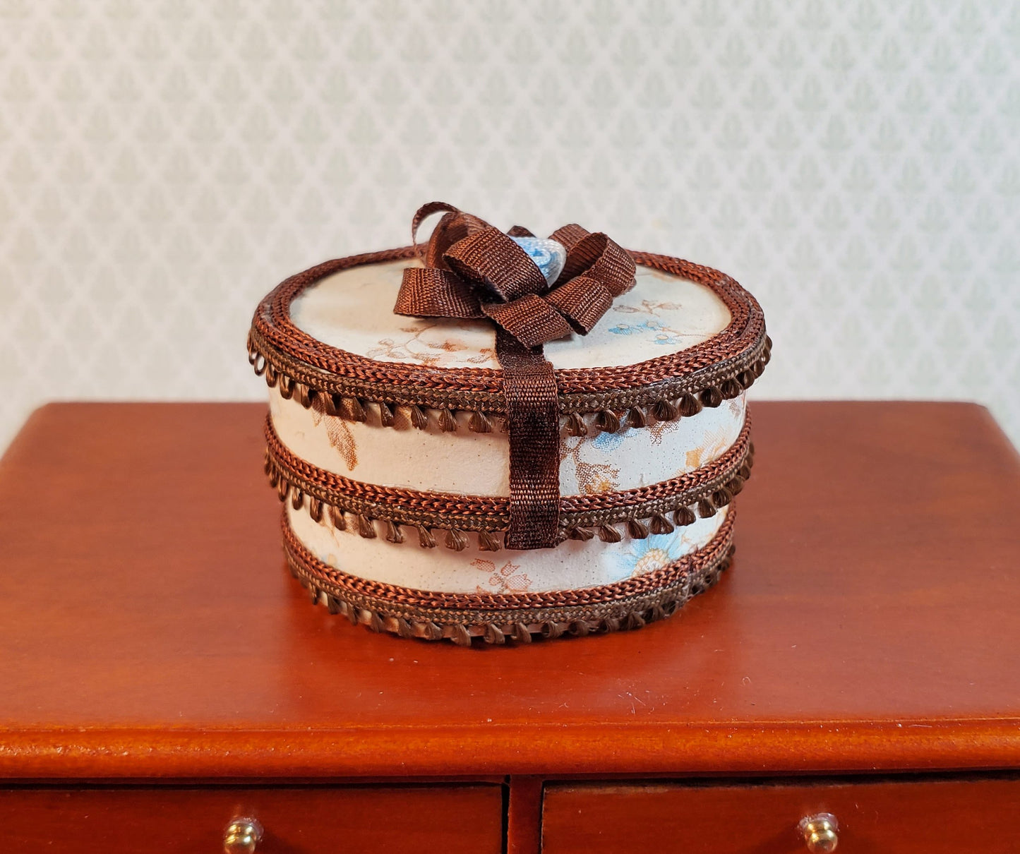 Dollhouse Hat Box Vintage Artisan 1:12 Scale Miniature