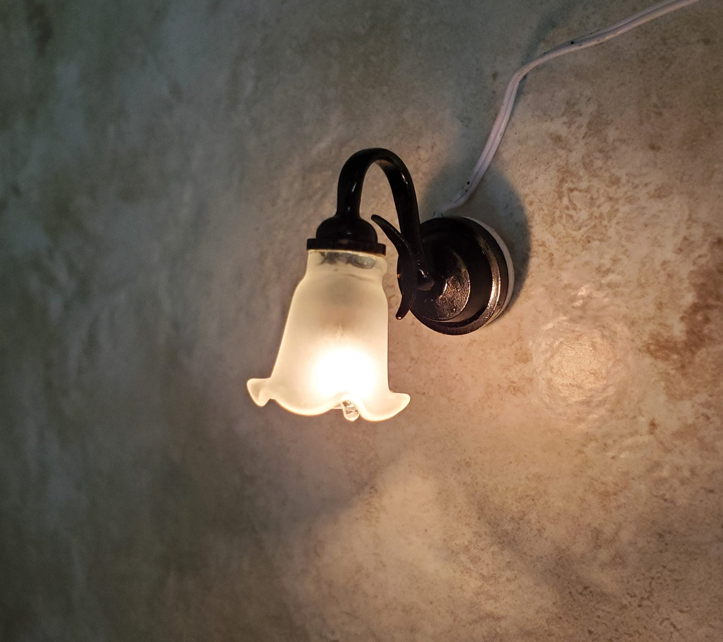 Dollhouse Tulip Wall Sconce Black 12 Volt 1:12 Scale Miniature Cir-Kit