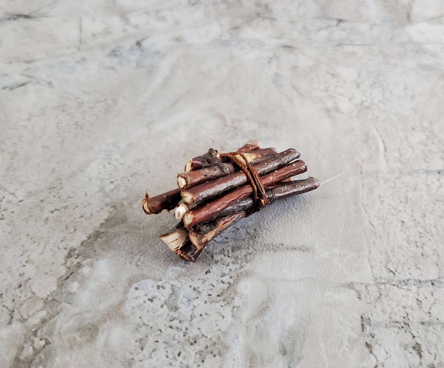 Dollhouse Small Kindling Bundle Logs for Fireplace Firewood 1:12 Scale Miniatures