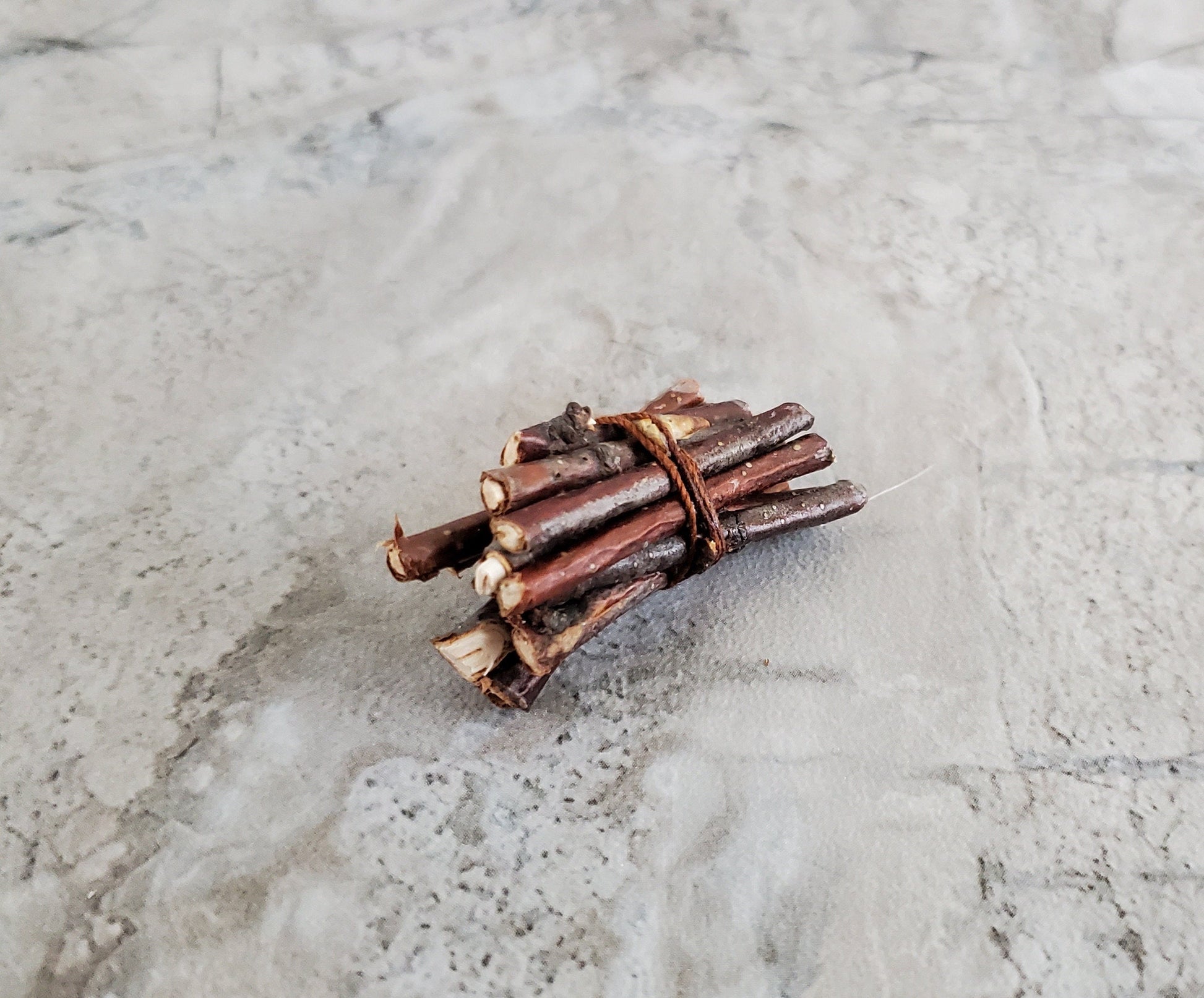 Dollhouse Small Kindling Bundle Logs for Fireplace Firewood 1:12 Scale Miniatures