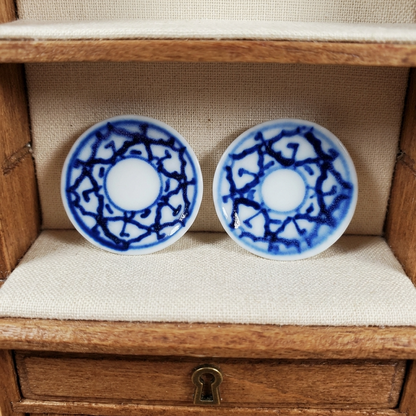 Dollhouse Ceramic Plates Blue and White Pattern Set of 2 1:12 Scale Miniature