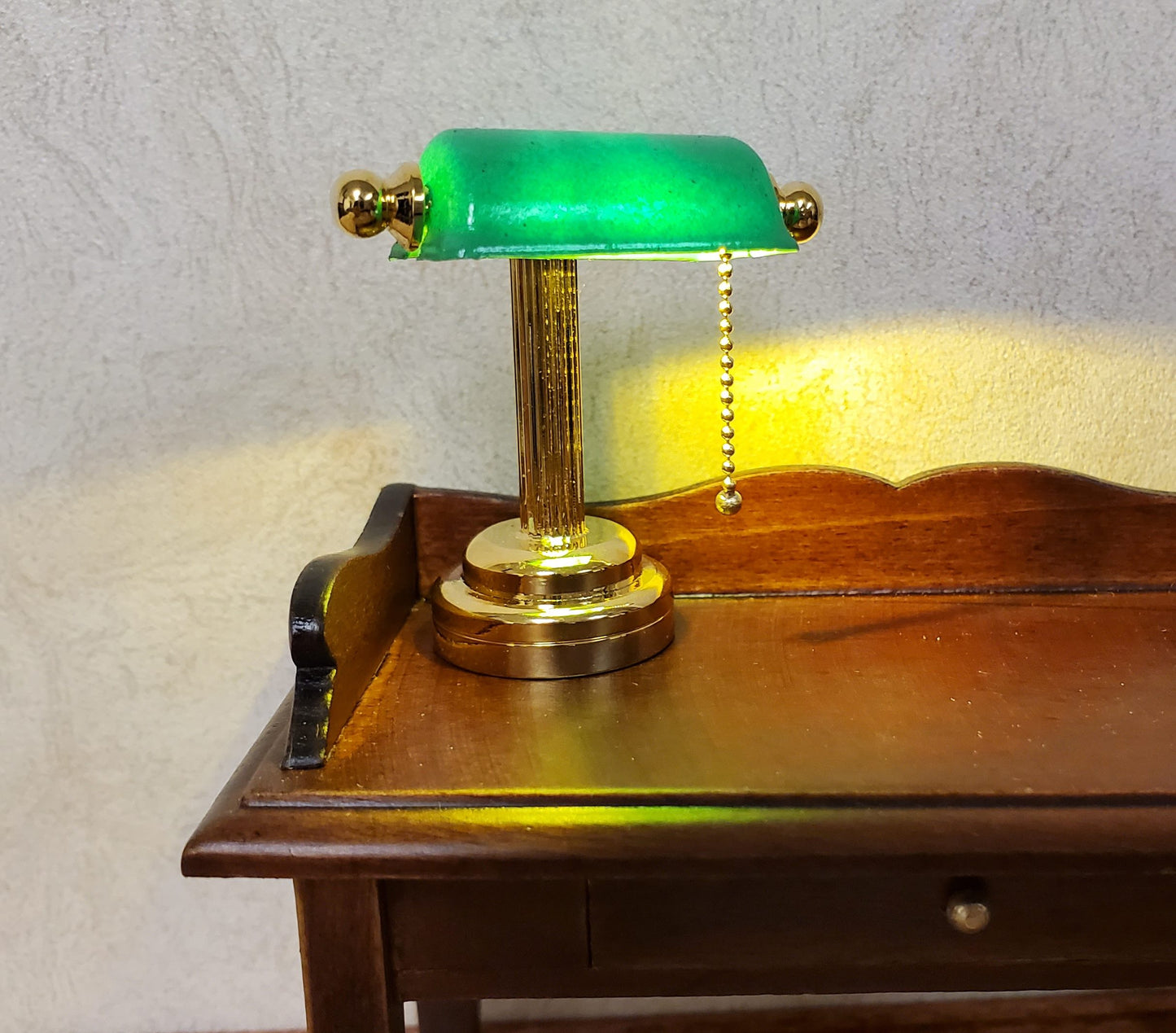 Dollhouse Battery Light Bankers Desk Table Lamp Green Shade 1:12 Scale Miniature