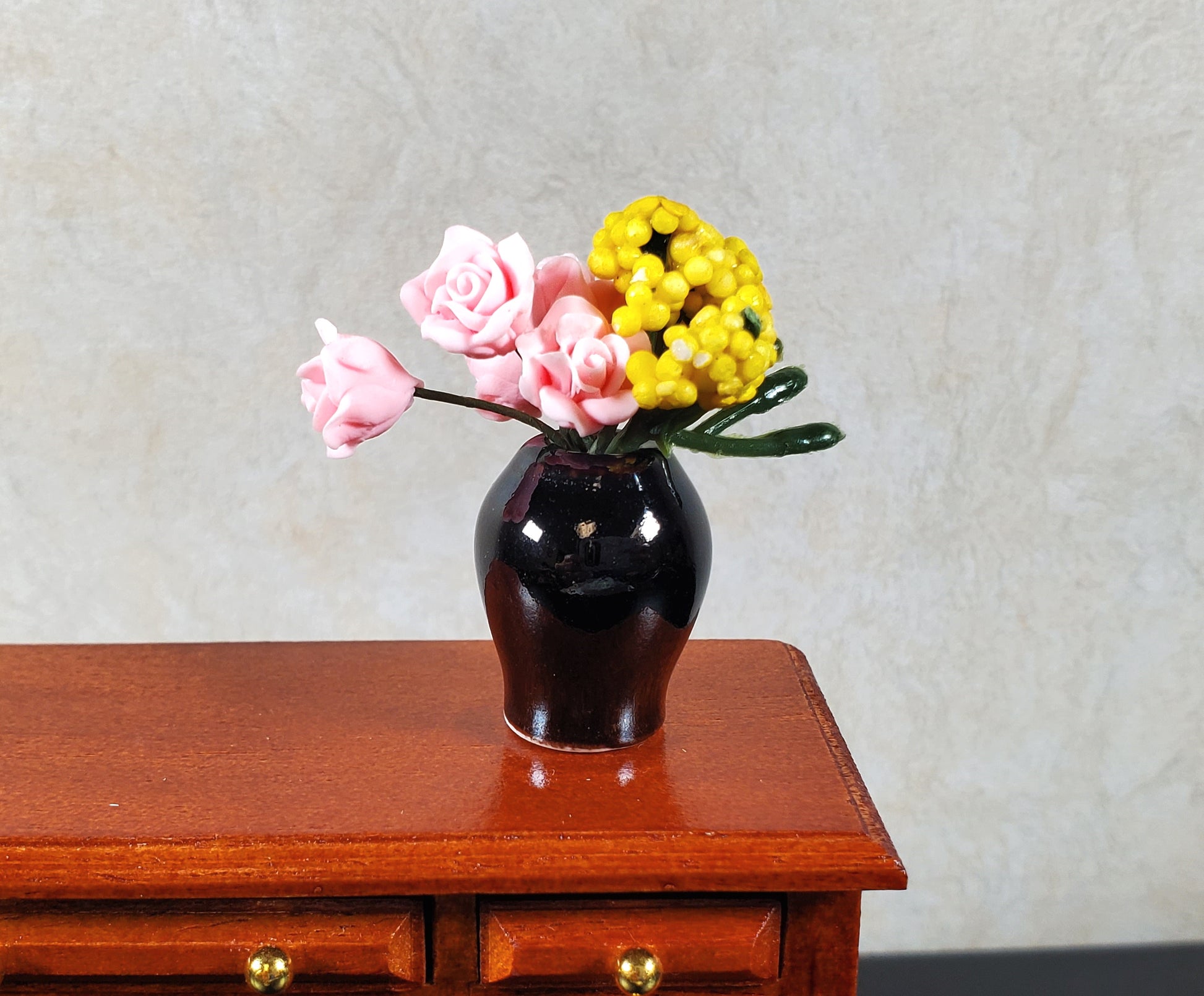 Dollhouse Black Ceramic Vase 1:12 Scale Miniature