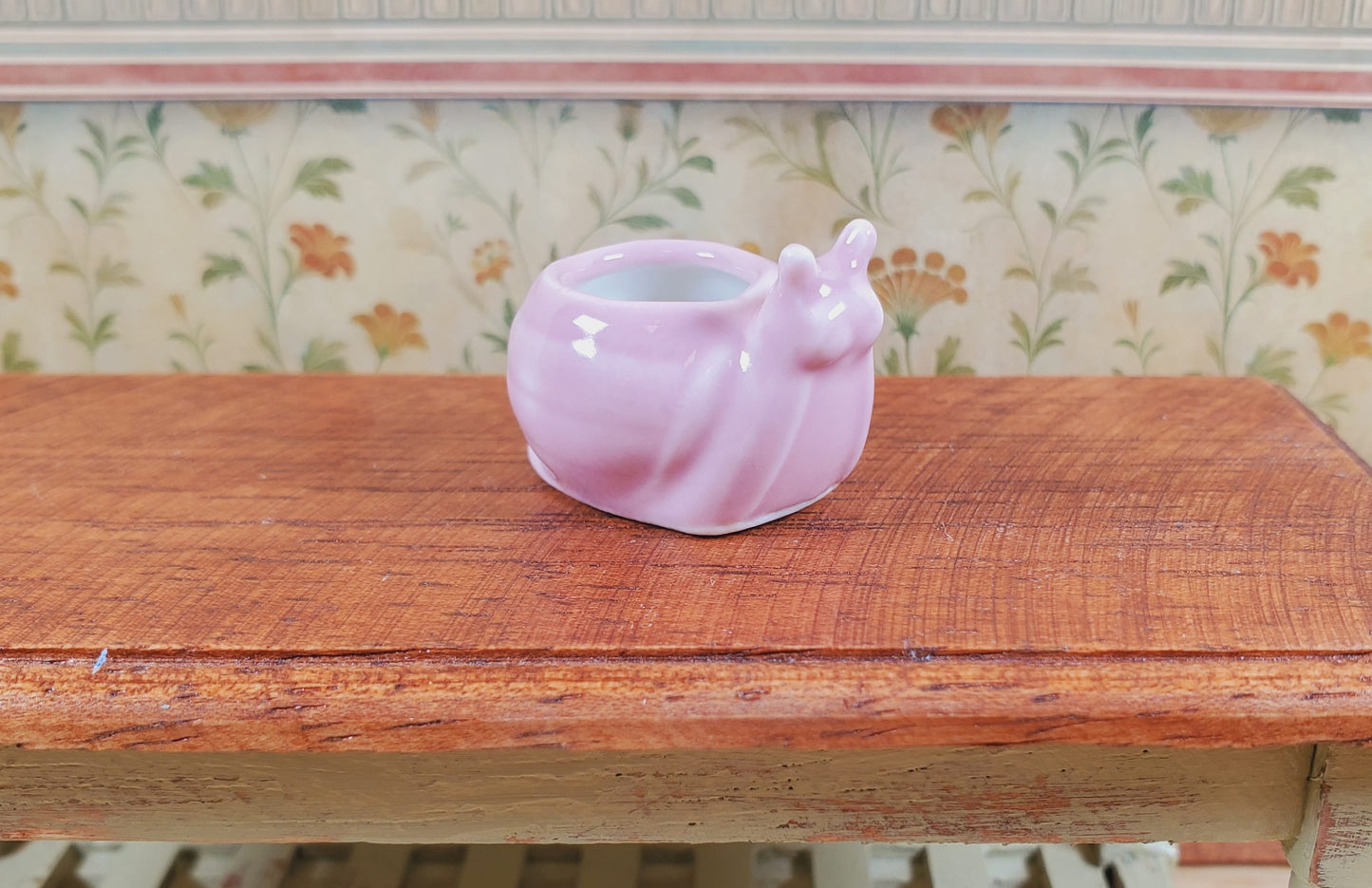 Dollhouse Snail Planter Pink Ceramic 1:12 Scale Miniature Garden Pot for Plants