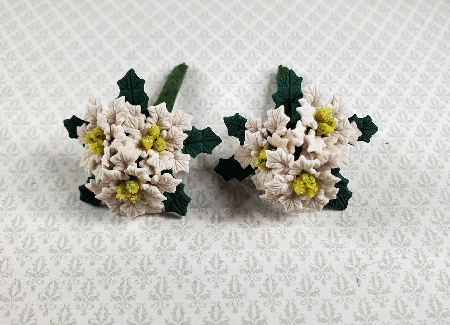 Dollhouse White Poinsettias with Leaves 2 Bunches 1:12 Scale Christmas Flowers