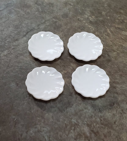Dollhouse Small Plates Scalloped x4 White Decorative Edge Plastic 1:12 Scale Miniatures