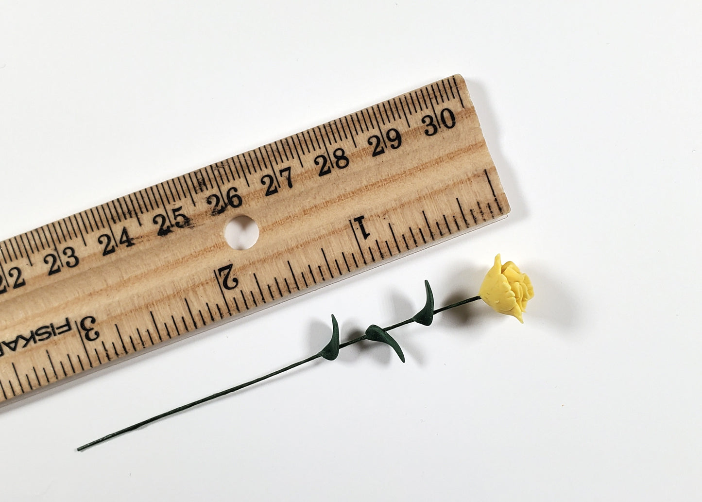 Dollhouse Yellow Carnation Single Stem with Foliage 1:12 Scale Miniature