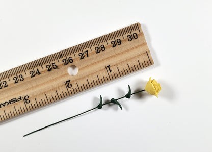 Dollhouse Yellow Carnation Single Stem with Foliage 1:12 Scale Miniature