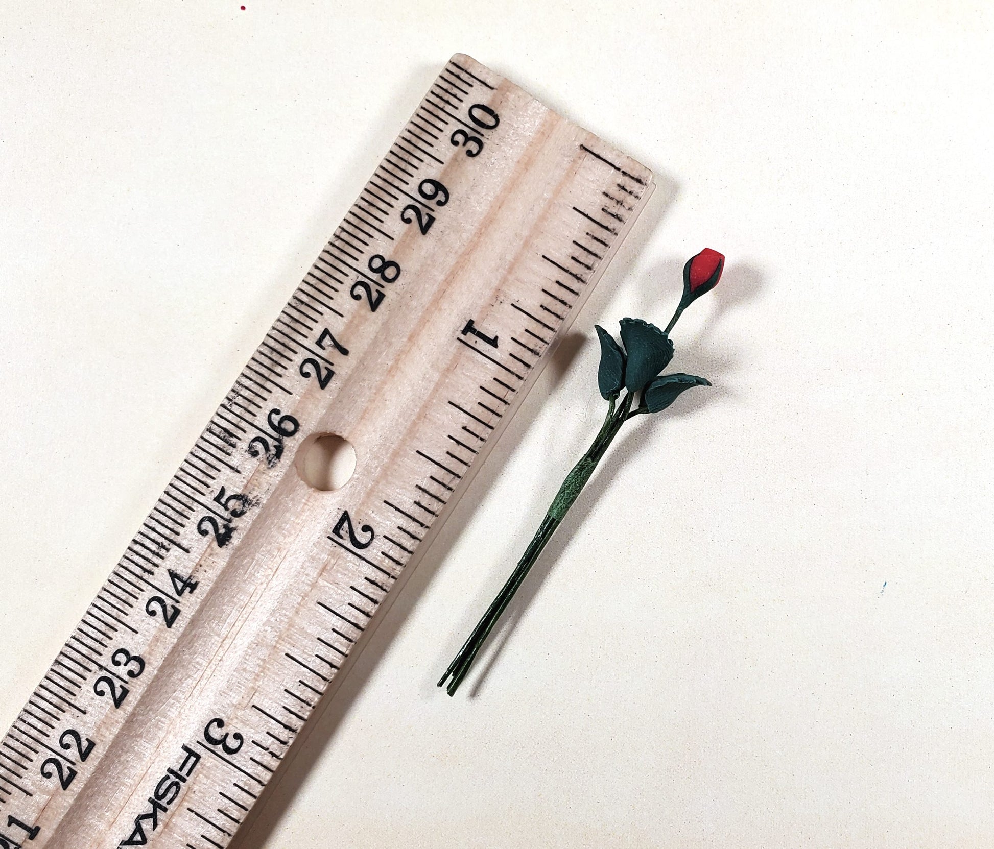 Dollhouse Red Rose Bud Single Stem with Foliage 1:12 Scale Miniature