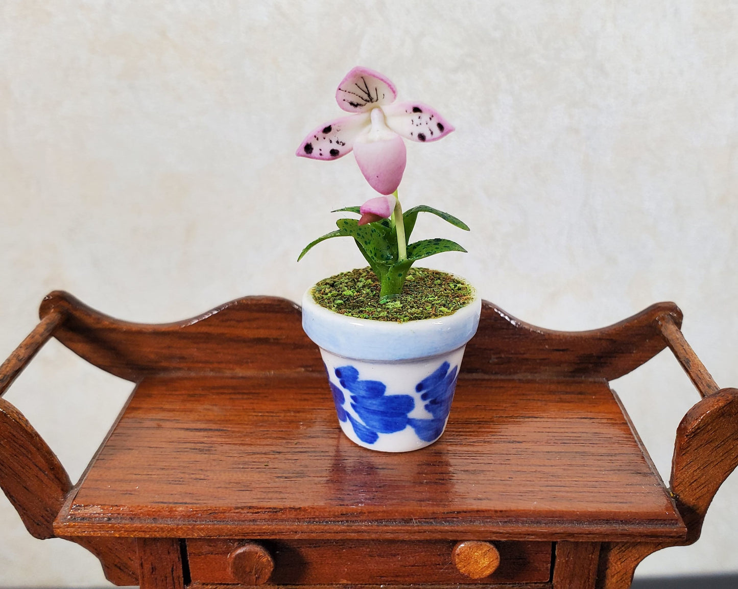 Dollhouse Pink Lady Slipper in a Blue & White Ceramic Pot 1:12 Scale Miniature