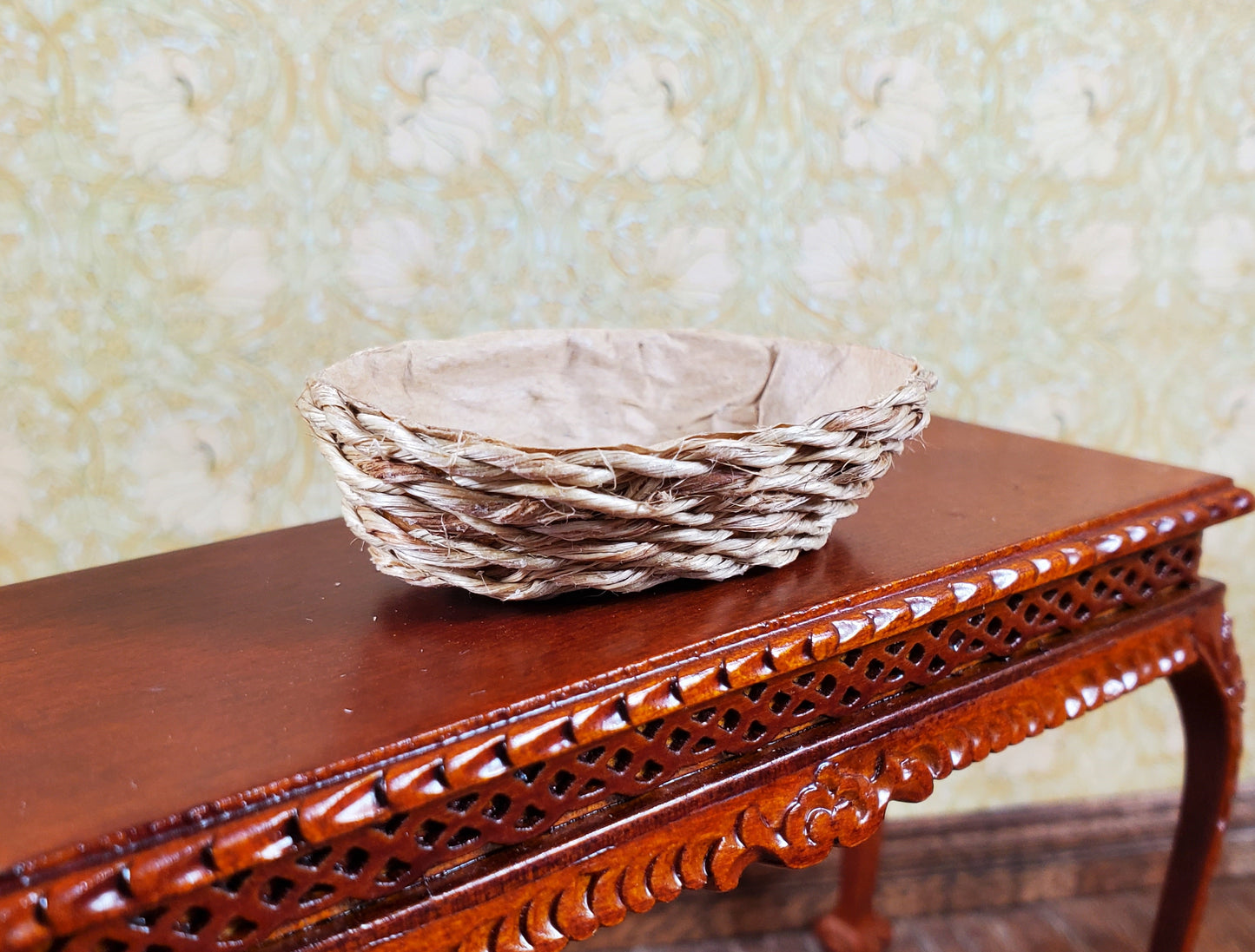 Dollhouse Natural Fiber Large Oval Basket 1:12 Scale Miniature