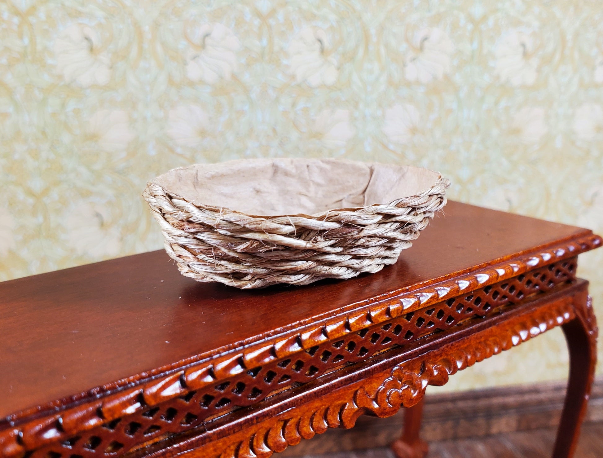 Dollhouse Natural Fiber Large Oval Basket 1:12 Scale Miniature