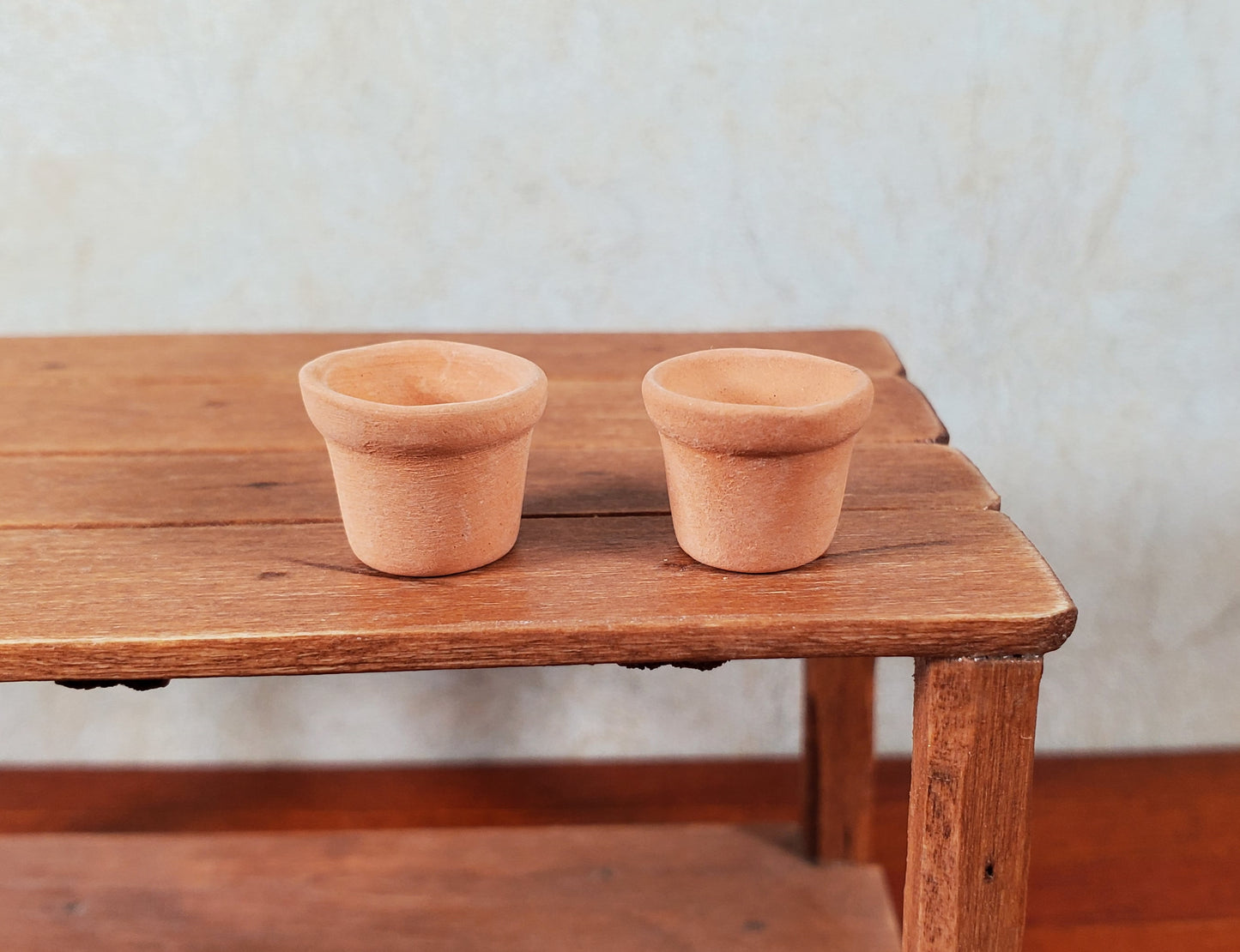 Dollhouse Small Terra Cotta Pots Set of 2 1:12 Scale Dollhouse Miniature