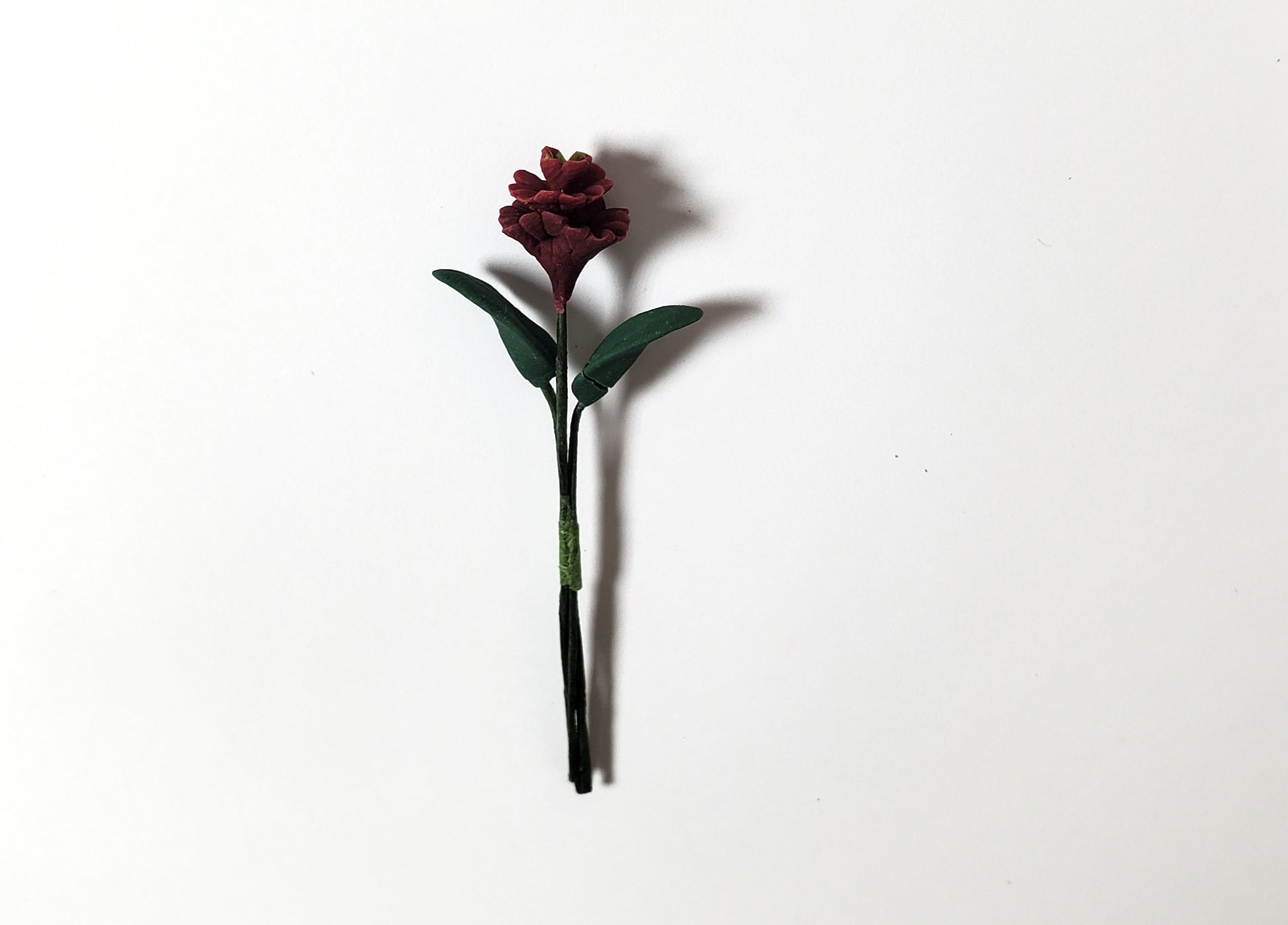 Dollhouse Burgundy Zinnia Single Long Stem with Foliage 1:12 Scale Miniature