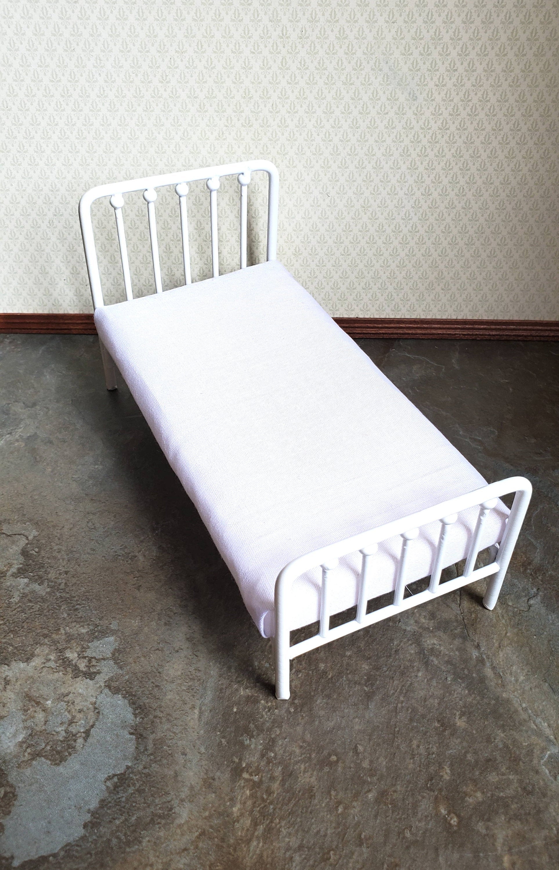 Dollhouse Miniature Bed White Metal with Mattress Pillow Blanket 1:12 Scale Furniture