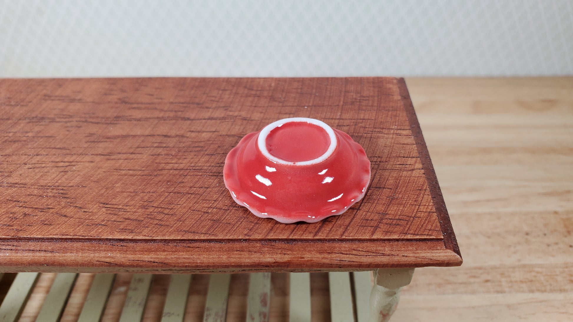 Dollhouse Pie Plate Ceramic Red Bottom 1:6 Scale Miniature Kitchen Accessory