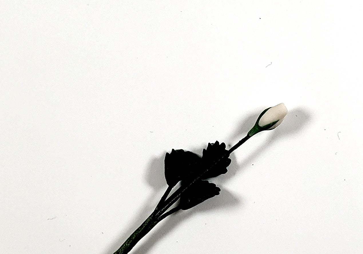 Dollhouse White Rose Bud Single Stem with Foliage 1:12 Scale Miniature