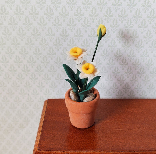 Dollhouse White & Peach Daffodils in a Terra Cotta Pot 1:12 Scale Miniature