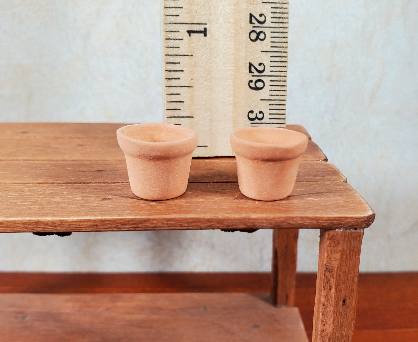 Dollhouse Small Terra Cotta Pots Set of 2 1:12 Scale Dollhouse Miniature