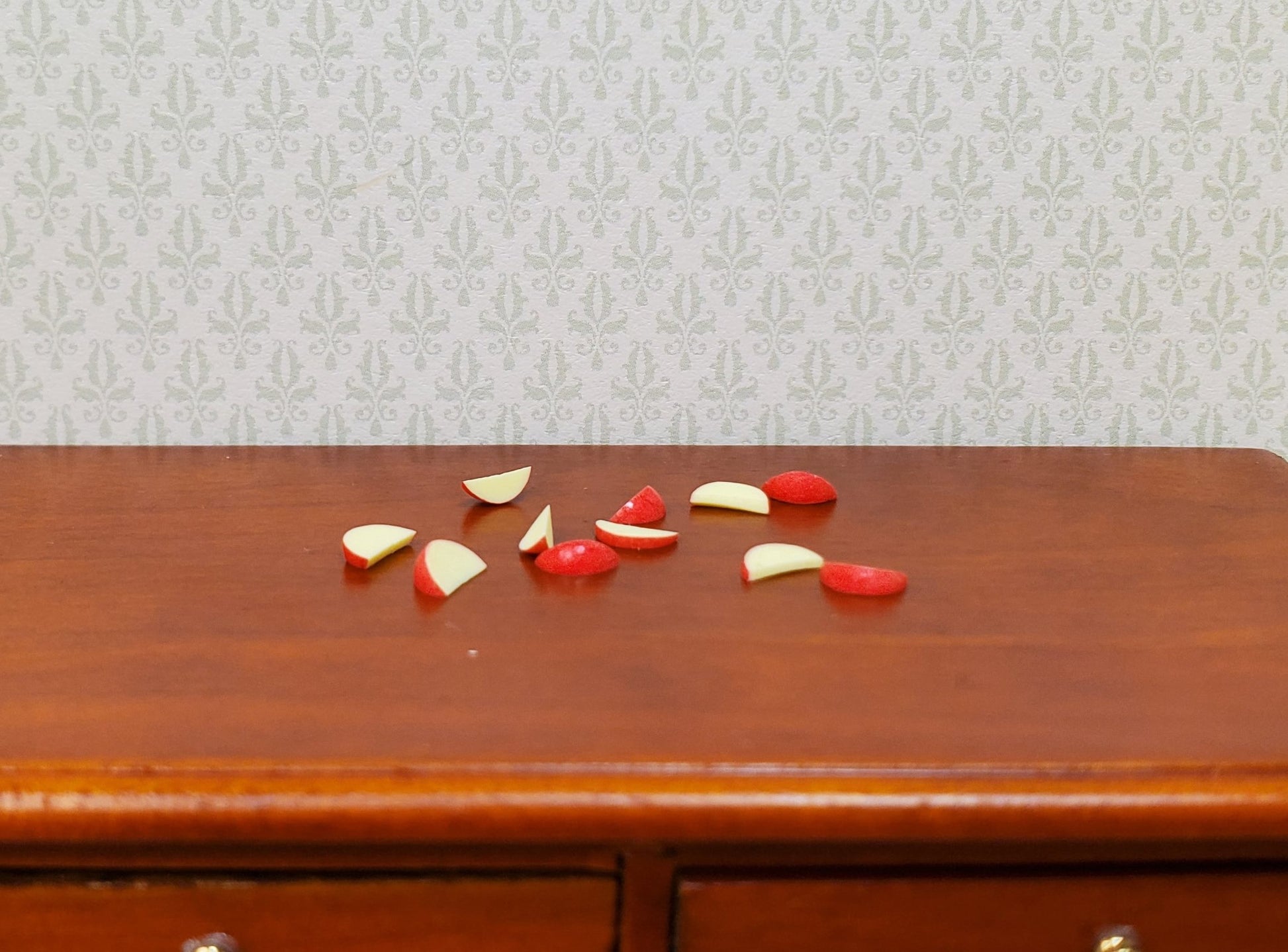 Dollhouse Set of 12 Apple Slices 1:12 Scale Miniature Food Kitchen Fruit Snack