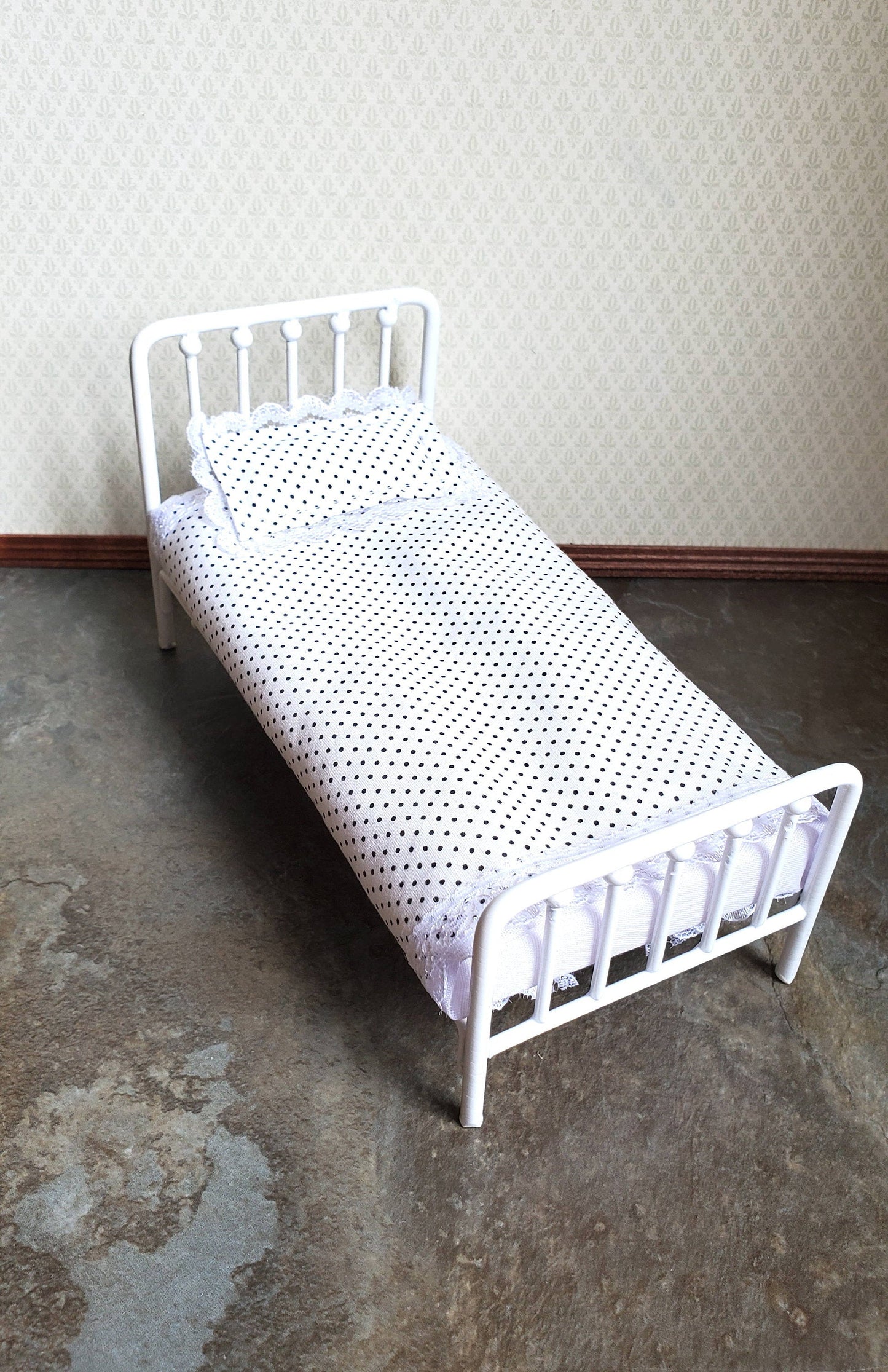 Dollhouse Miniature Bed White Metal with Mattress Pillow Blanket 1:12 Scale Furniture