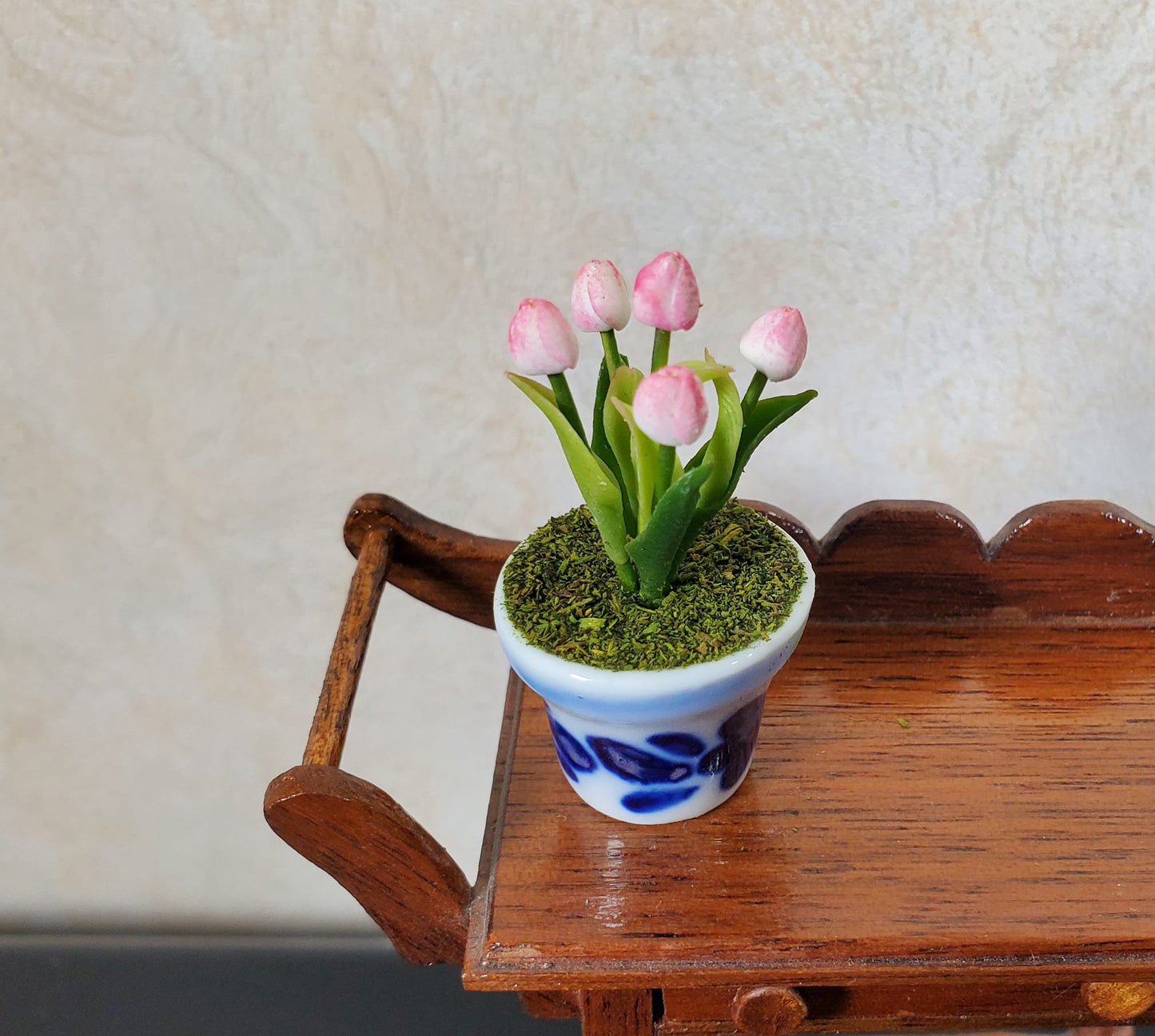 Dollhouse Light Pink Tulips in a Blue & White Ceramic Pot 1:12 Scale Miniature