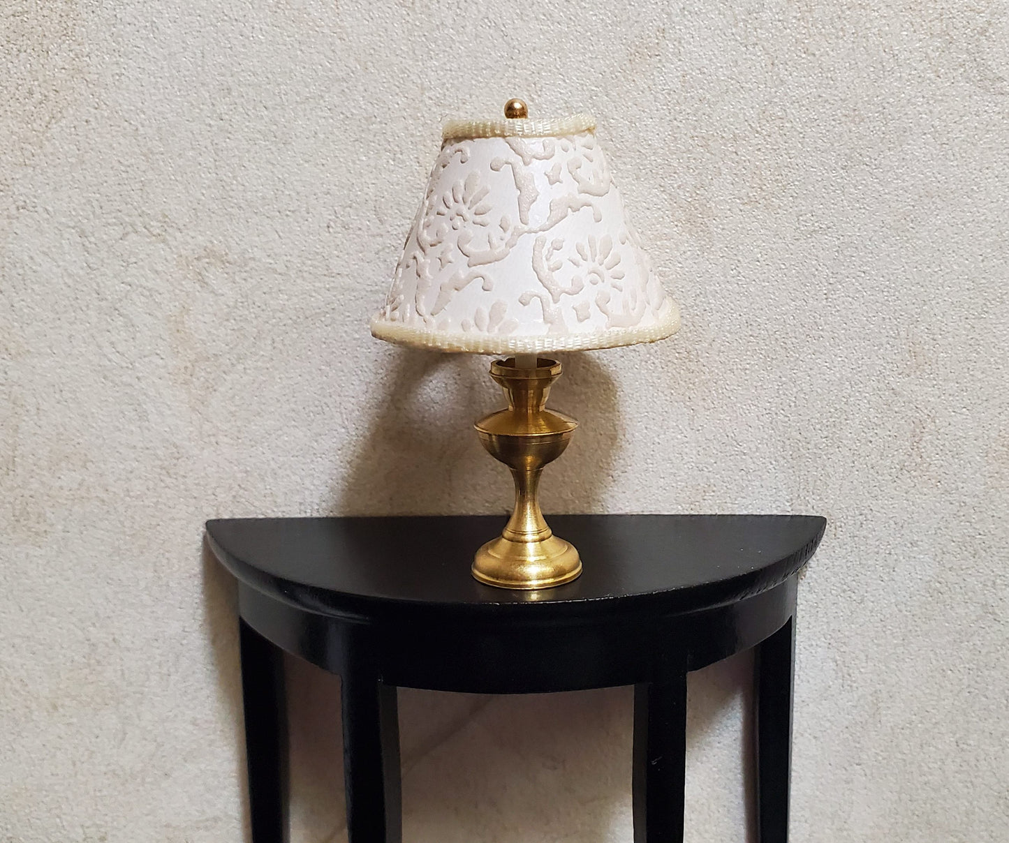 Dollhouse Table Lamp Embossed Cream Shade Brass Base 12 Volt Wired 1:12 Scale