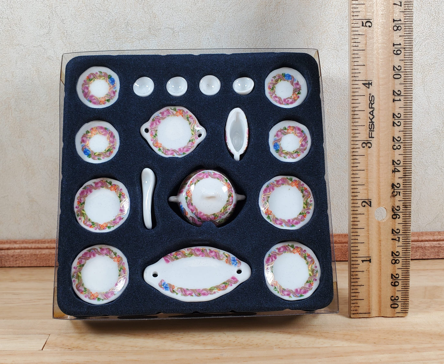 Dollhouse Dinner Set Plates Tureen Ceramic Floral Wreath 1:12 Scale Miniature