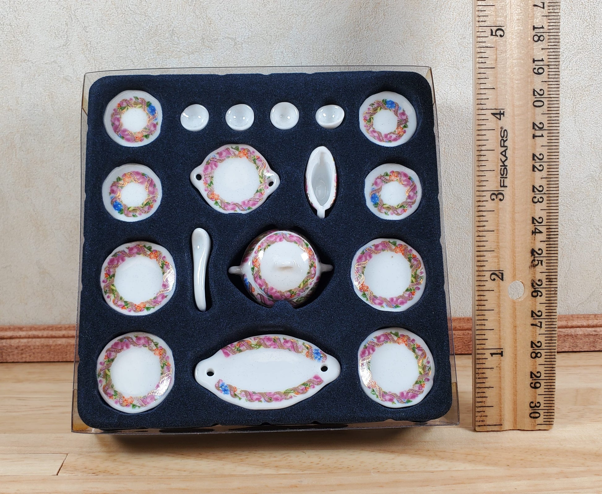 Dollhouse Dinner Set Plates Tureen Ceramic Floral Wreath 1:12 Scale Miniature