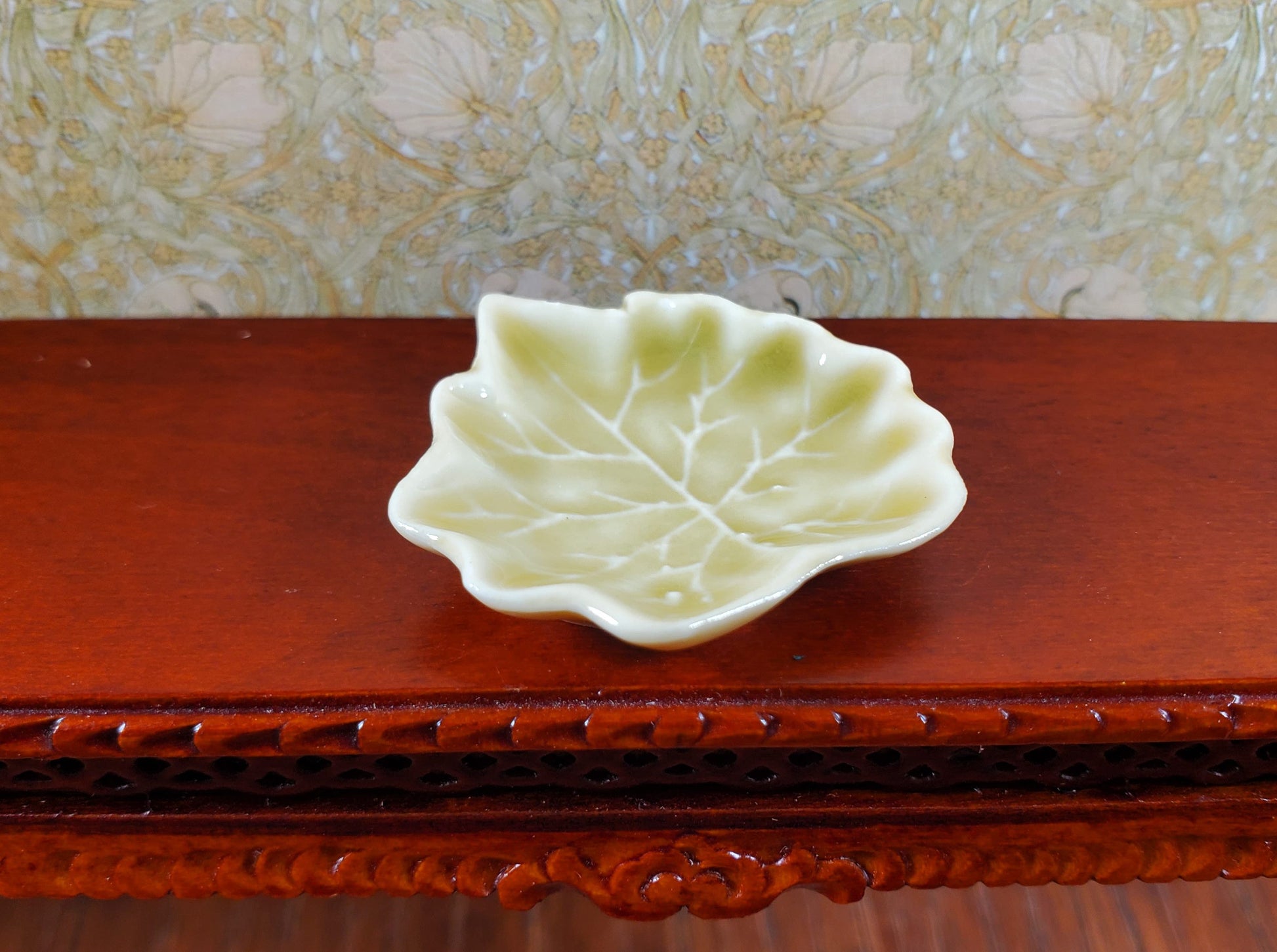 Dollhouse Leaf Shaped Ceramic Serving Platter 1:12 Scale Miniature