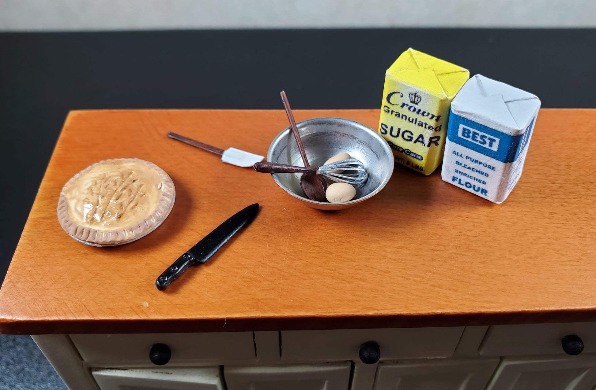 Dollhouse Whole Apple Pie in Tin 1:12 Scale Miniature Kitchen Food Bakery