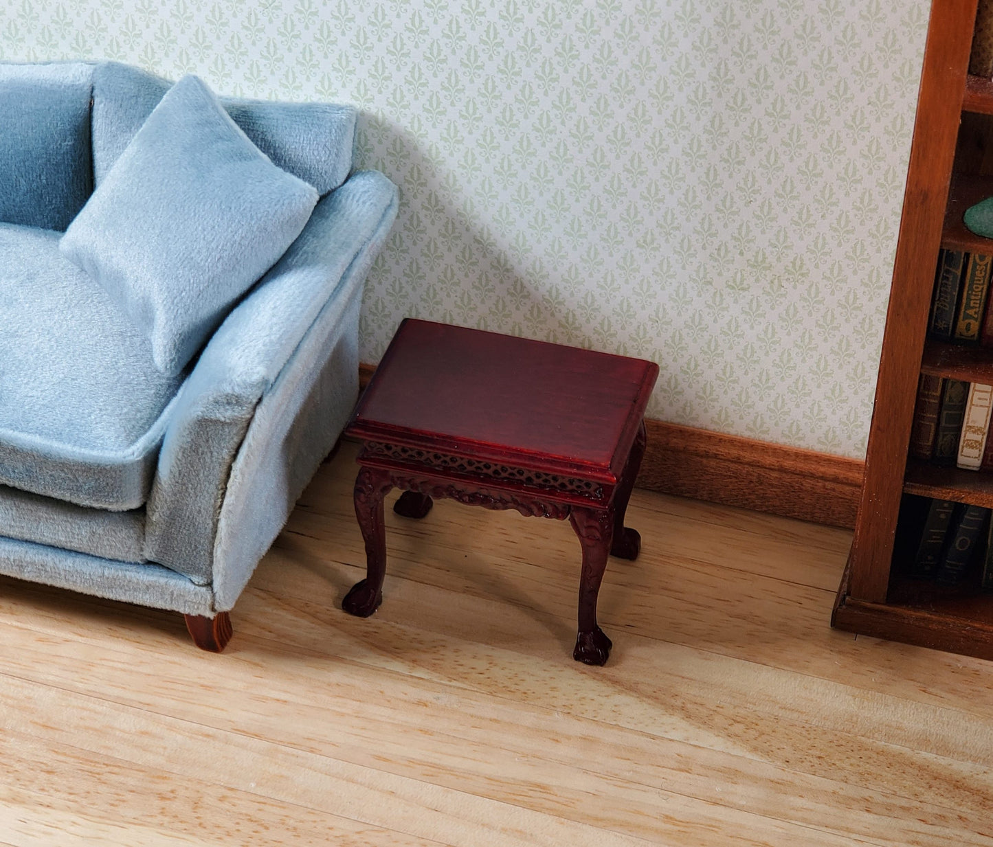 Dollhouse Fancy Side Table Mahogany Finish 1:12 Scale by Hansson Miniatures