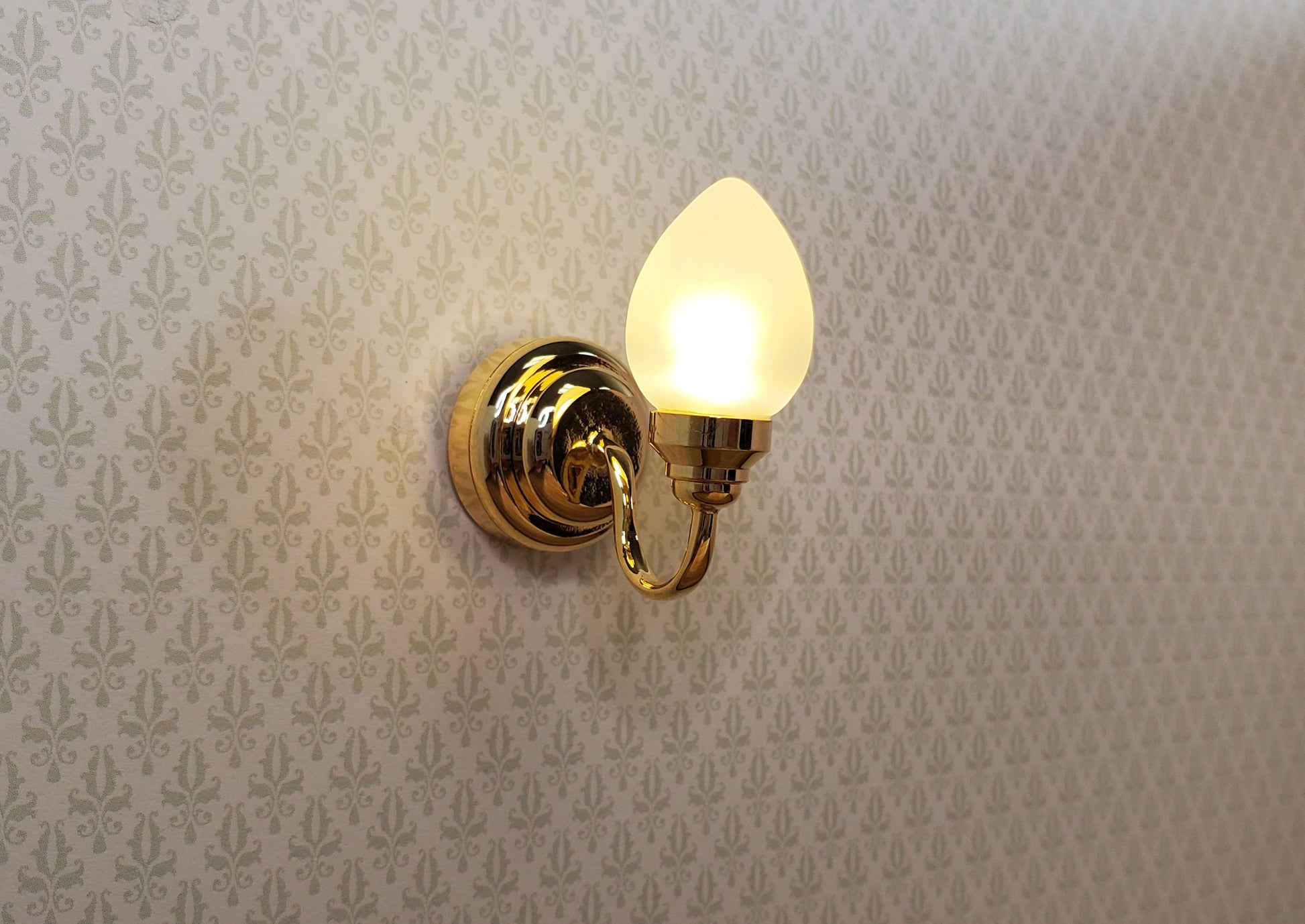 Dollhouse Tear Drop Sconce Battery Operated with Wand 1:12 Scale Miniature Lamp