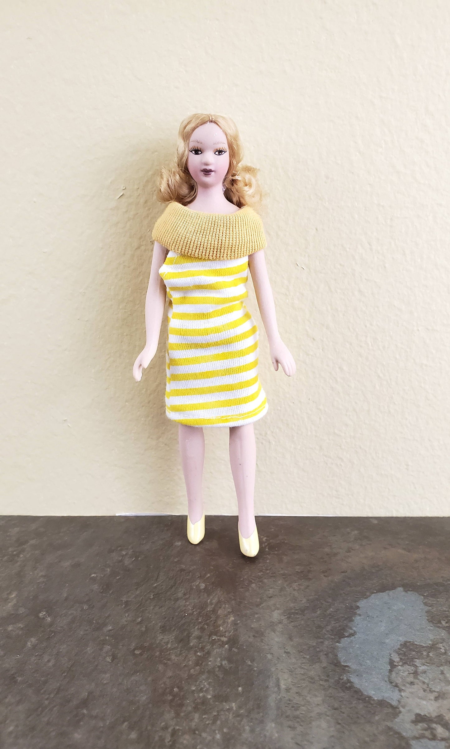 Dollhouse Miniature Porcelain Doll Modern Female Mom 1960s 1:12 Scale Woman