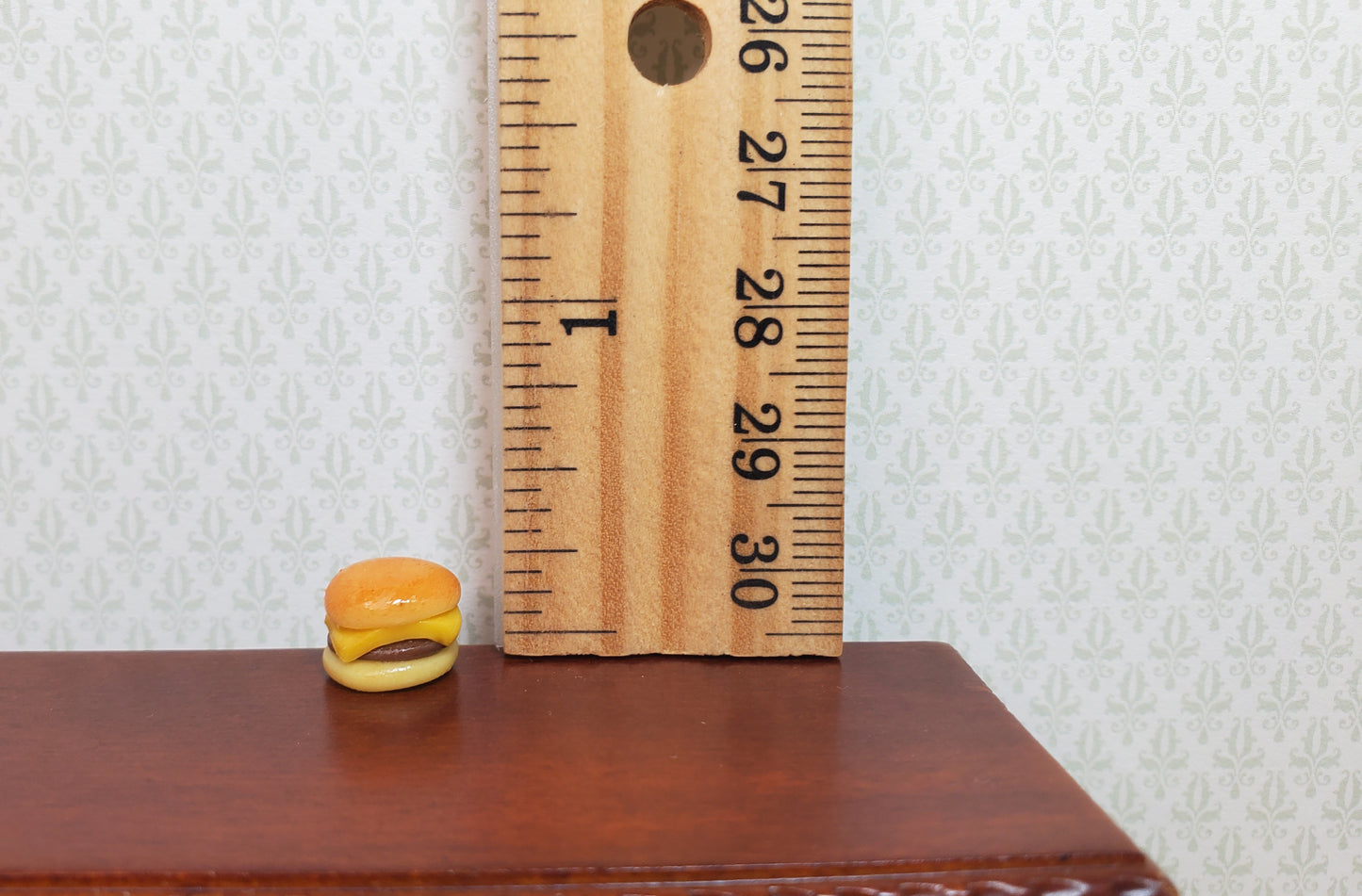 Dollhouse Plain Cheeseburger 1:12 Scale Miniature Food Kitchen