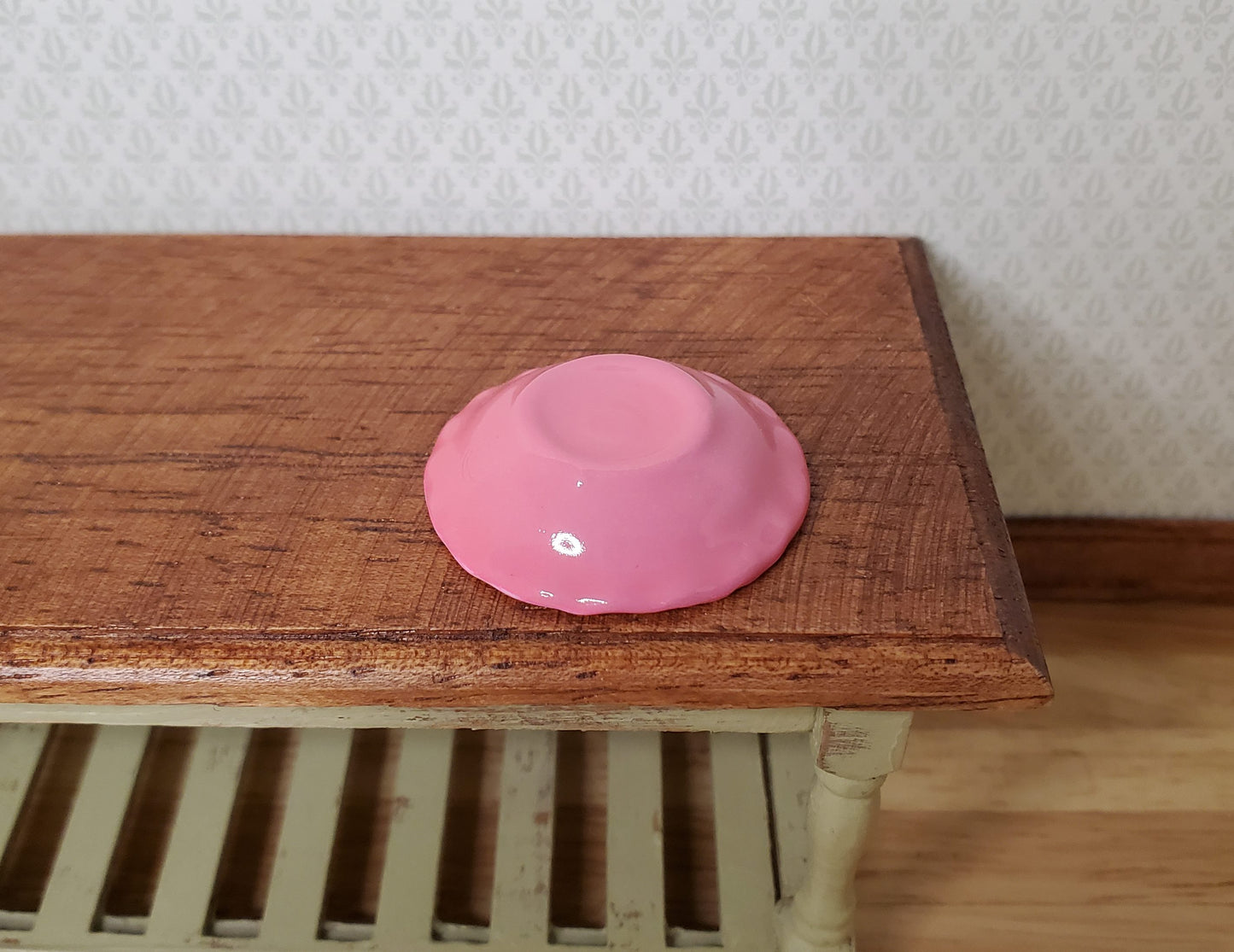 Dollhouse Pie Plate Ceramic Pink 1:12 Scale Miniature Kitchen Accessory
